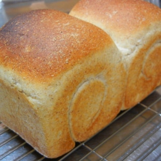 ライ麦と蜂蜜の食パン